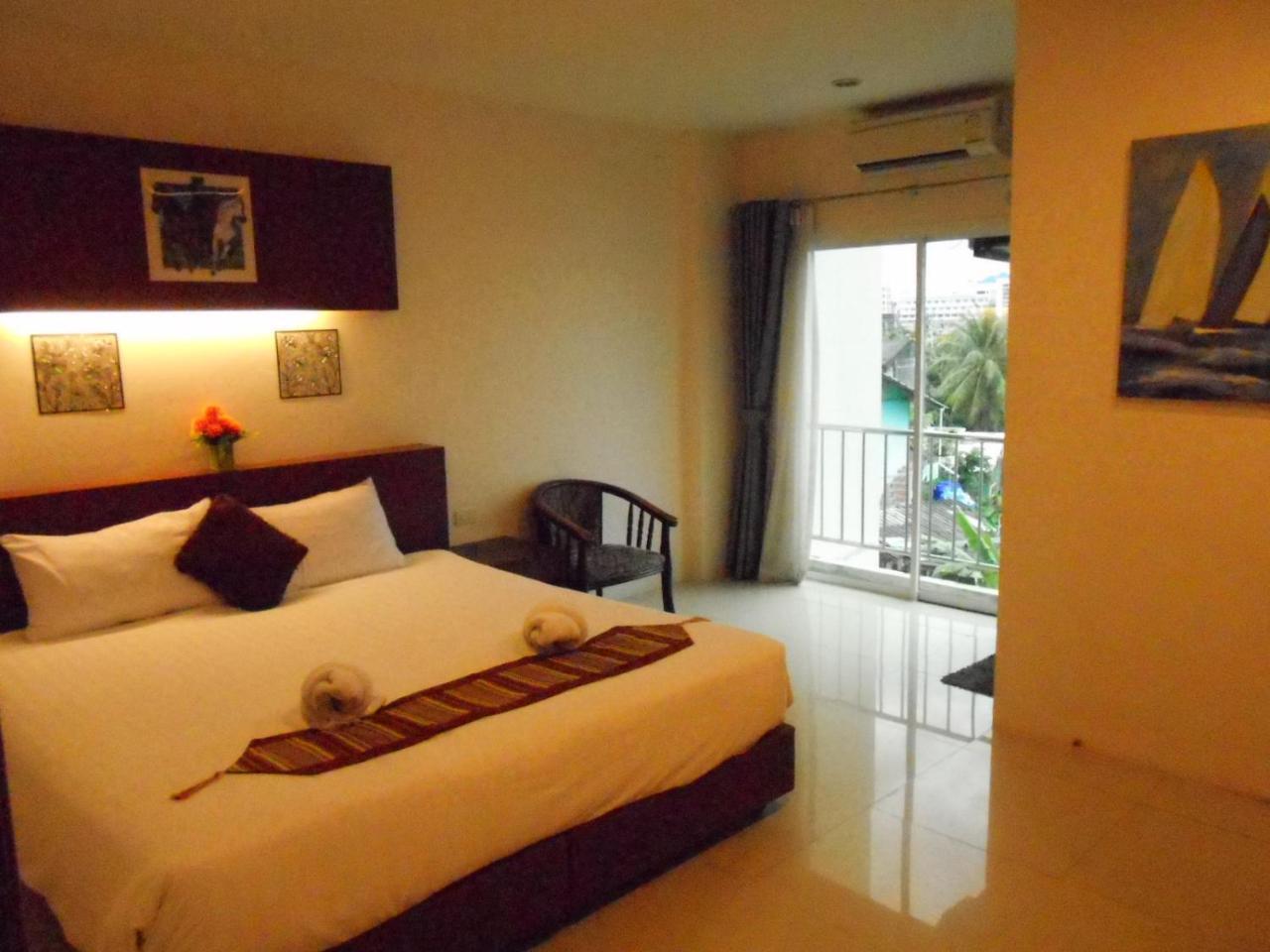 7 Sky Residency Hotel Patong Exterior foto